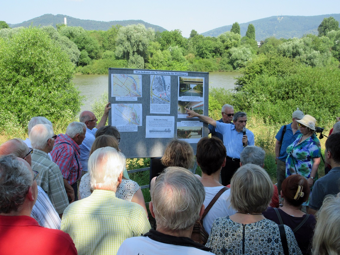 Informationen über eine fünfte Neckarbrücke vor Ort am Wieblinger Neckarufer